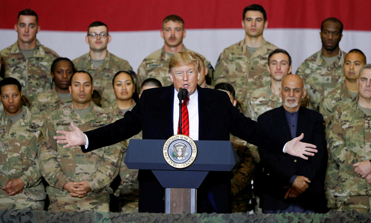 Tổng thống Mỹ Donald Trump phát biểu khi thăm binh sĩ đóng quân tại Kabul, Afghanistan tháng 11/2019. Ảnh: Reuters.