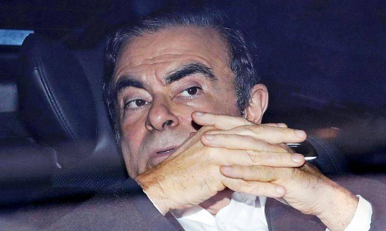 Cựu chủ tịch Nissan Carlos Ghosn rời văn phòng công tố ở Tokyo, Nhật Bản hồi tháng 3/2019. Ảnh: Reuters.