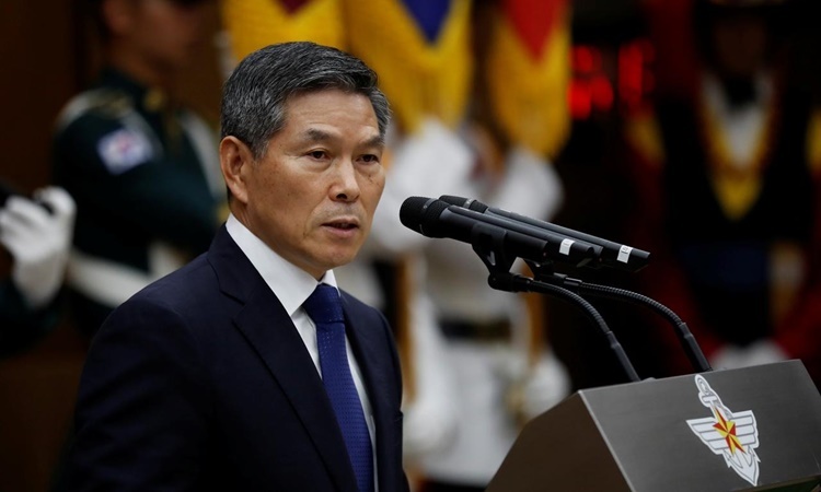 Bộ trưởng Quốc phòng Hàn Quốc Jeong Kyeong-do phát biểu trong lễ nhậm chức ở Seoul ngày 21/9/2018. Ảnh: Reuters.