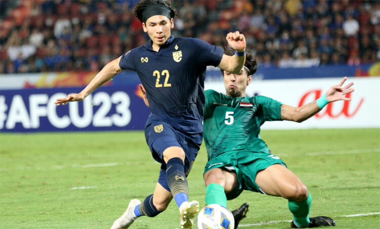 Davis chơi năng nổ khi được đá chính. Ảnh: SiamSport