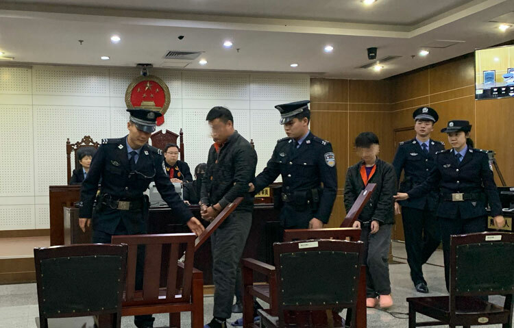 Tiêu Cường và Vương Lệ tại phiên xét xử. Ảnh: Beijing News.