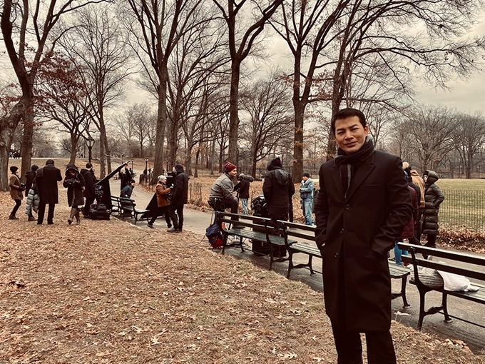 Những ngày cuối năm 2019, nam diễn viên đã bay tới New York, Mỹ bấm máy những thước phim đầu tiên cho Con đường vô tận. Trước đó trong một sự kiện vào giữa tháng 12 tại TP HCM, anh chia sẻ với Ngoisao.net, anh còn cân nhắc dàn diễn viên đóng các vai tại Việt Nam, nhưng bắt tay làm việc tại Mỹ trước. 