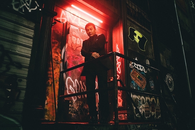 Ngoài nam chính Trần Bảo Sơn, dàn diễn viên còn lại của phim đều được giữ bí mật. Nam diễn viên chỉ tiết lộ, người vào vai người yêu của anh trong phim là một mỹ nhân của Việt Nam, hứa hẹn tạo sự bất ngờ. Ngoài ra, phim còn các các tuyến vai quan trọng: ông trùm xã hội đen người Việt tại Mỹ, đại ca giang hồ tại Sài Gòn và Hải Phòng, nữ giang hồ khét tiếng...