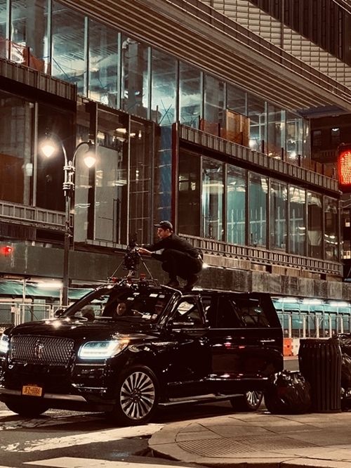 Nhiều thiết bị ghi hình hiện đại được sử dụng cho phim. Các cảnh quay trên đường phố được lực lượng an ninh bản địa giám sát và hỗ trợ.