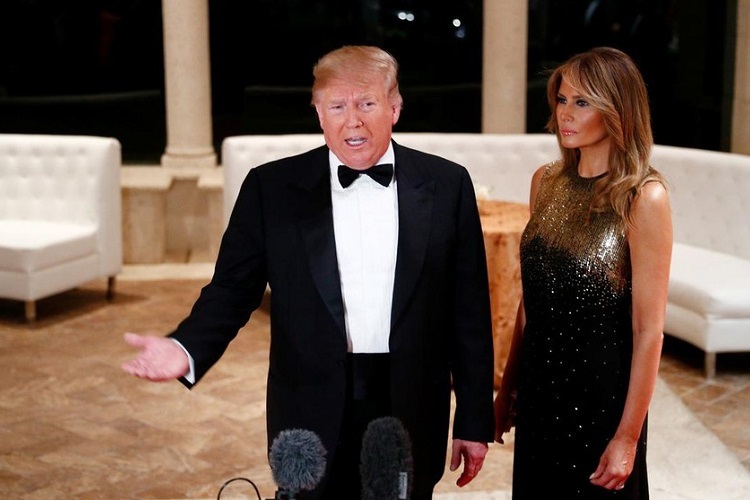 Tổng thống Trump và Đệ nhất Phu nhân Melania tại khu nghỉ dưỡng Mar-a-Lago hôm 31/12. Ảnh: Reuters.