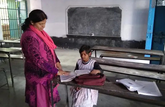 Cô Priyanka Kumari là một trong hai giáo viên giảng dạy cho Janhavi Kumari. Ảnh: Manoj Chaurasia.