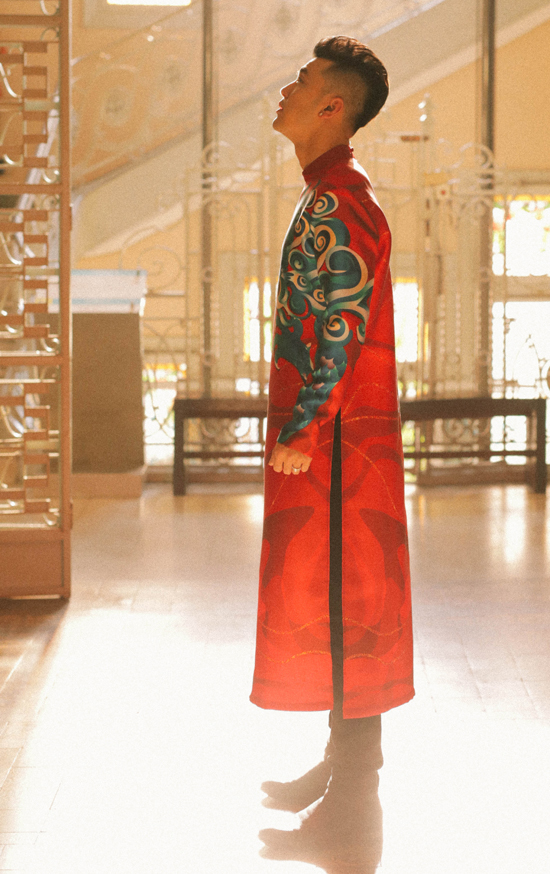 Vợ chồng Ưng Hoàng Phúc làm mẫu