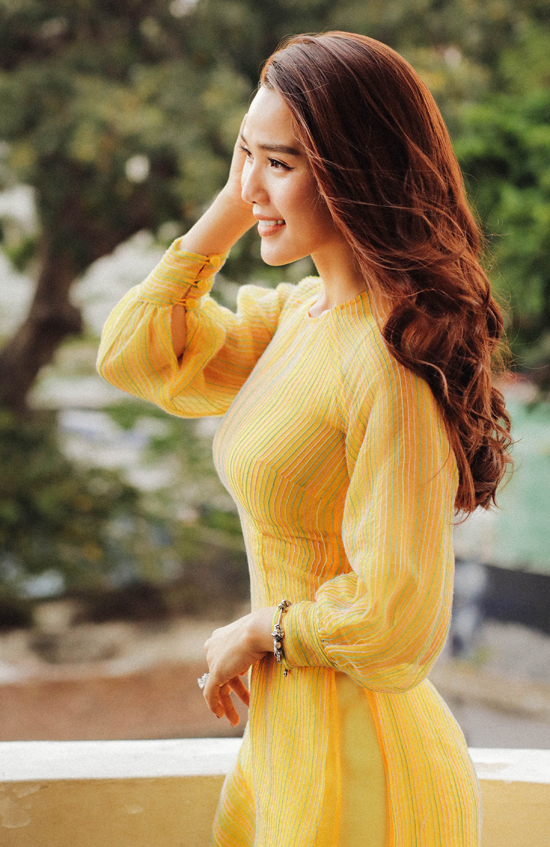 Vợ chồng Ưng Hoàng Phúc làm mẫu