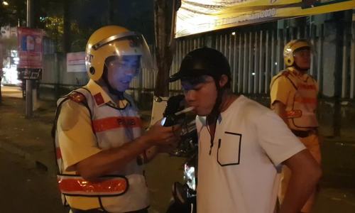 Uống một chén rượu thuốc chữa đau lưng bị phạt 7 triệu đồng