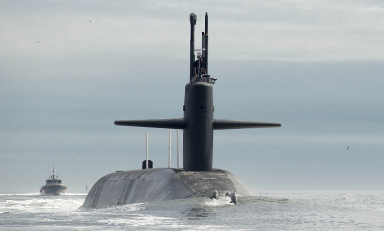 Tàu ngầm USS Tennessee di chuyển trên Đại Tây Dương năm 2013. Ảnh: US Navy.