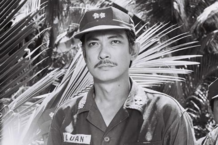 Nguyễn Chánh Tín trong Ván bài lật ngửa. Ảnh: hãng phim Giải Phóng.