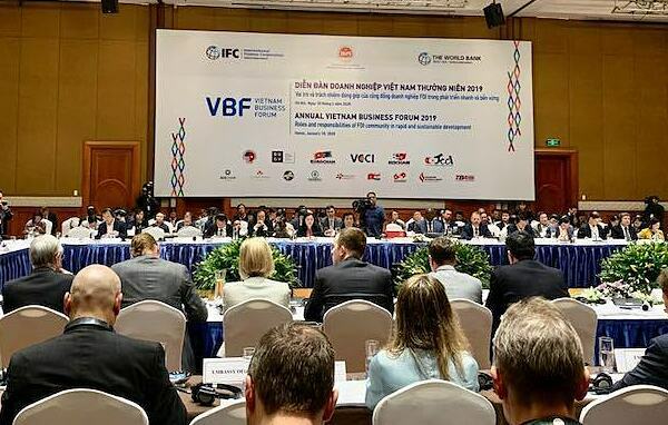 Các doanh nghiệp nước ngoài đối thoại với đại diện Chính phủ Việt Nam tại VBF 2019. Ảnh: Anh Minh
