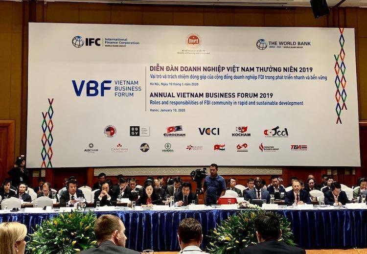 Các nhà đầu tư nước ngoài đối thoại cùng đại diện Chính phủ Việt Nam tại VBF 2019, ngày 10/1. Ảnh: Anh Minh