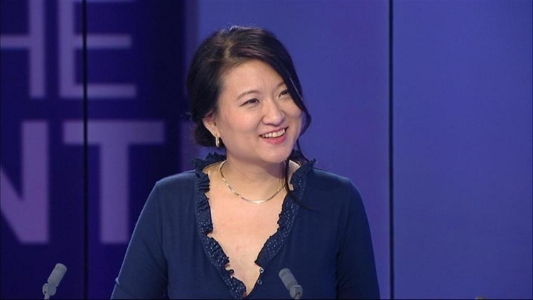 Euny Hong, nhà văn, nhà báo ngườ Mỹ gốc Hàn. Ảnh: France24