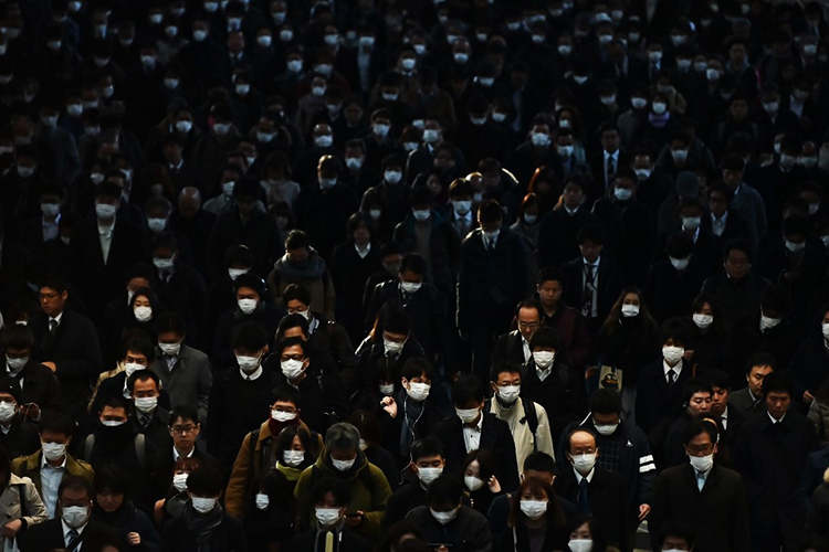 Cảnh đông đúc vào giờ cao điểm ở ga Shinagawa, Tokyo hôm nay. Ảnh: AFP