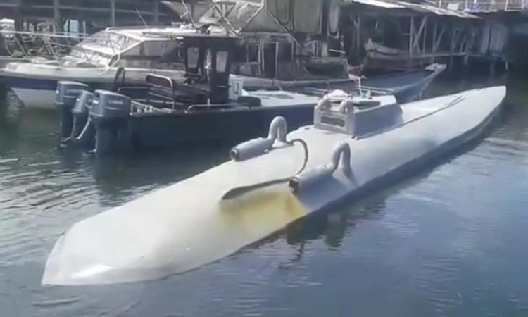 Tàu bán ngầm chở hơn 5 tấn ma túy bị bắt tại Bocas del Toro, Panama, hôm 19/2. Ảnh: CNN.