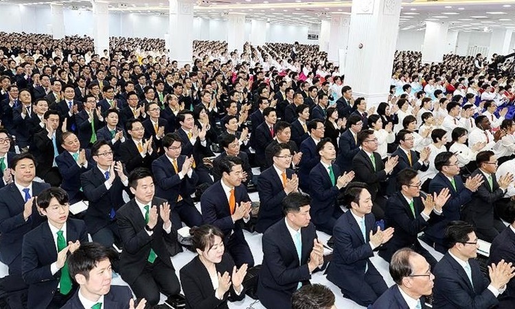 Buổi họp mặt thường niên của các thành viên Tân Thiên Địa tại Gwacheon ngày 12/1. Ảnh: Jonjon TV.