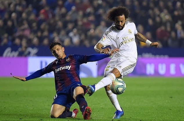 Marcelo là người chơi nổi bật nhất của Real, nhưng sự xuất sắc của một mình hậu vệ trái này không giúp đội khách có điểm. Ảnh: AFP.