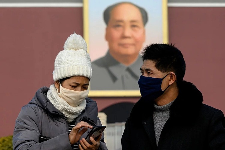 Người dân tại Bắc Kinh, Trung Quốc đeo khẩu trang đề phòng viêm phổi Vũ Hán. Ảnh: AFP