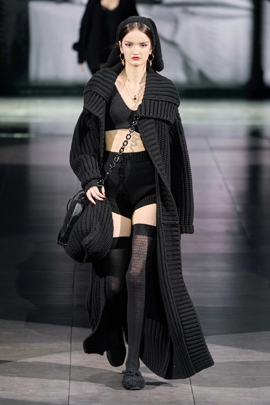 Dàn mẫu mặc nội y trong show Dolce & Gabbana
