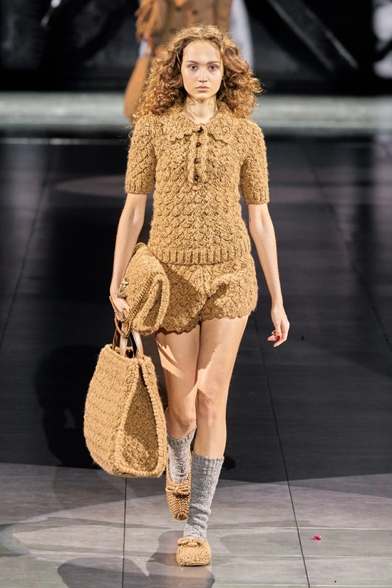 Dàn mẫu mặc nội y trong show Dolce & Gabbana