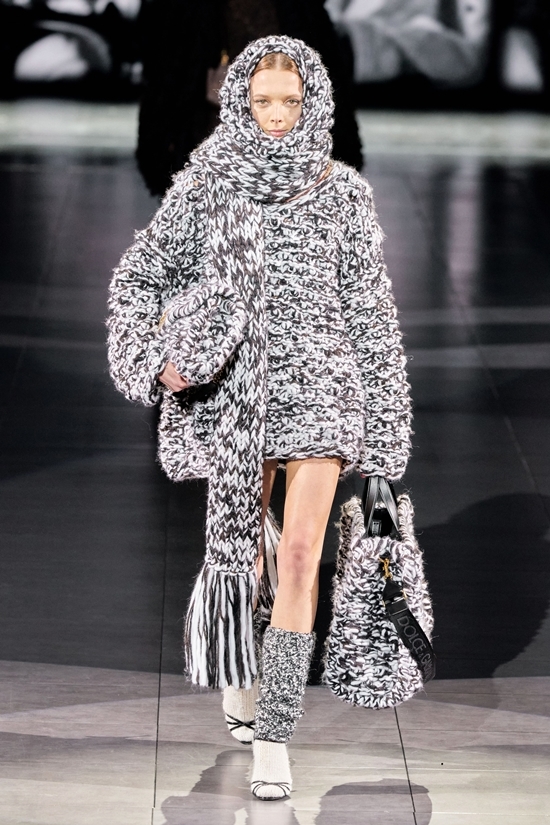 Dàn mẫu mặc nội y trong show Dolce & Gabbana