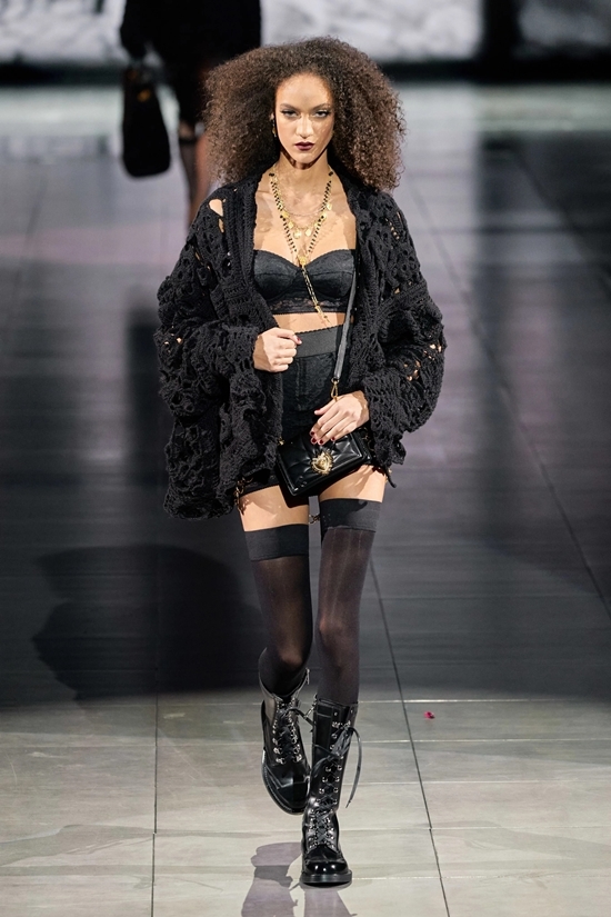 Dàn mẫu mặc nội y trong show Dolce & Gabbana