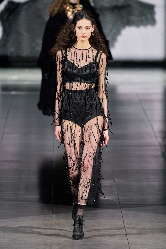 Dàn mẫu mặc nội y trong show Dolce & Gabbana