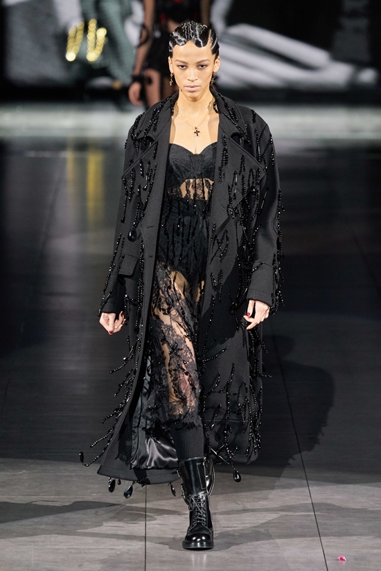 Dàn mẫu mặc nội y trong show Dolce & Gabbana
