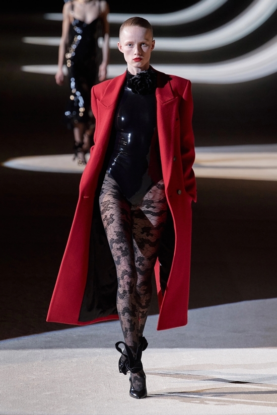 Dàn mẫu mặc nội y catwalk