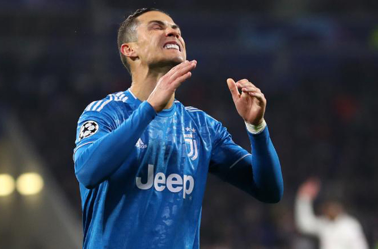 Ronaldo bày tỏ sự thất vọng sau trận thua 0-1 trên sân của Lyon ngày 26/2.