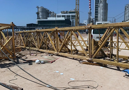 Hiện trường cần cẩu bị sập. Ảnh: Thái Hà