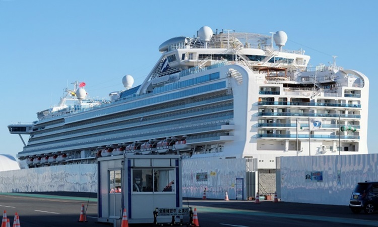 Du thuyền Diamond Princess tại cảng Yokohama, Nhật Bản hôm nay. Ảnh: AFP.