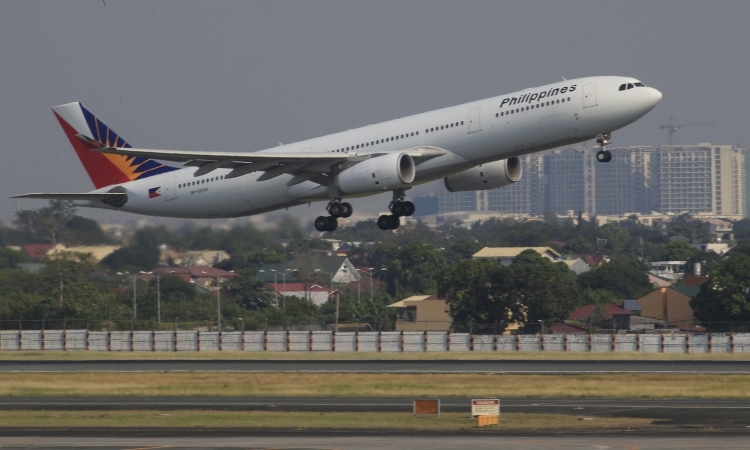 Máy bay của Philippine Airlines cất cánh từ Manila hồi tháng 3/2016. Ảnh: Reuters.