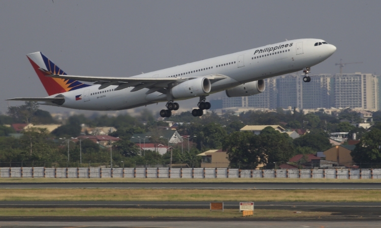 Máy bay của Philippine Airlines cất cánh từ Manila hồi tháng 3/2016. Ảnh: Reuters. 