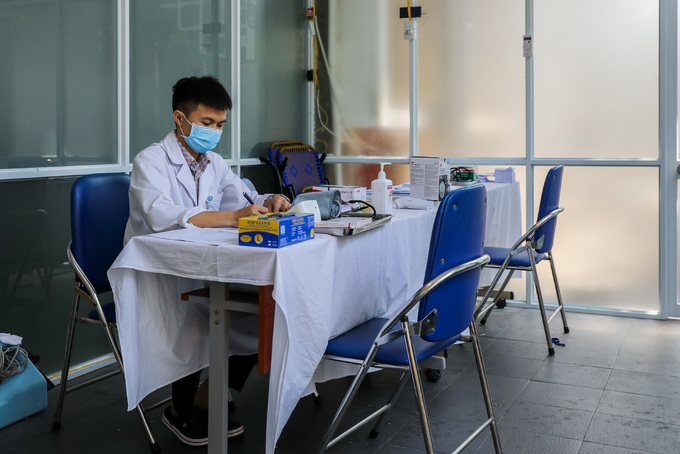 Ga Sài Gòn khử trùng toa tàu phòng virus corona