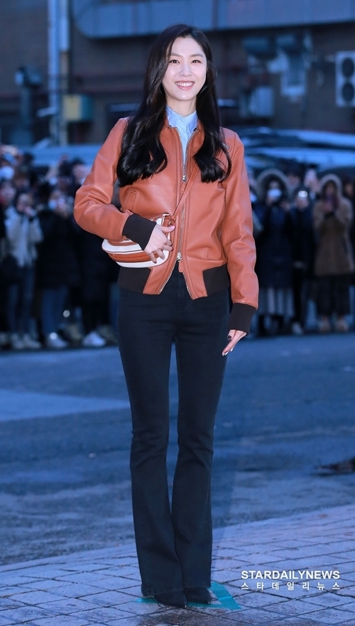 Seo Ji Hye vai tiểu thư Bắc Hàn Seo Dan. Vai diễn của cô được yêu thích khi kết hợp với Kim Jung Hyun. 