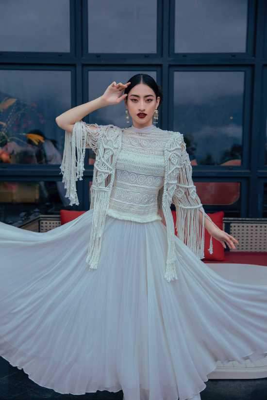 Lương Thùy Linh biến hóa phong cách