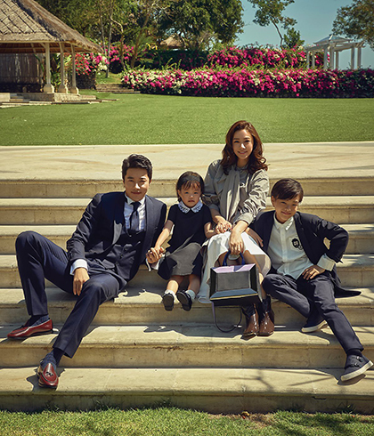 Kwon Sang Woo thường đưa vợ con đi du lịch khi có thời gian. Ảnh: Marie Claire.