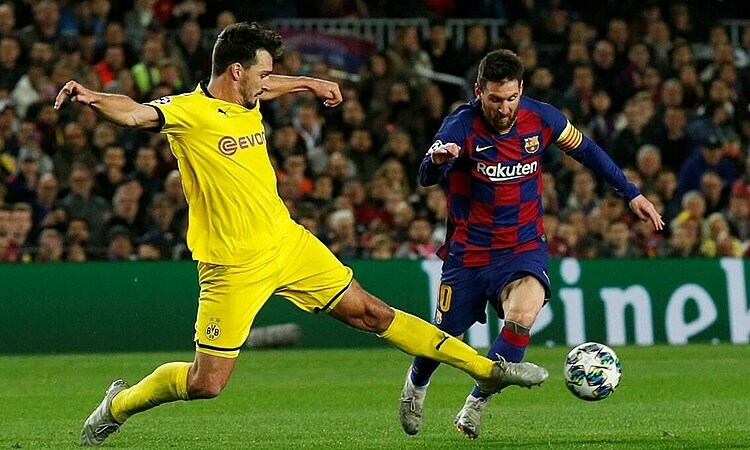 Messi (phải) đạt hiệu suất một bàn, một kiến tạo mỗi trận, ở sáu trận gần nhất. Ảnh: Reuters.