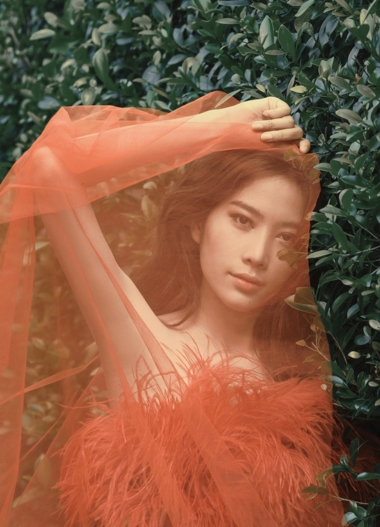 Nam Em diện mốt khoe nội y