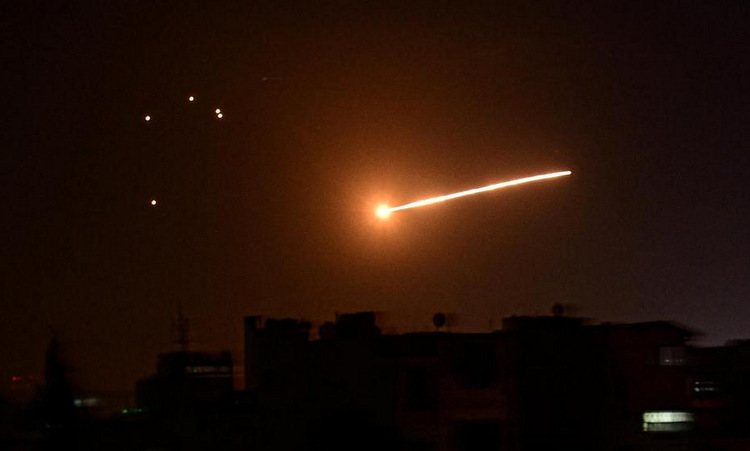 Phòng không Syria đánh chặn đợt không kích của Israel. Ảnh: SANA.