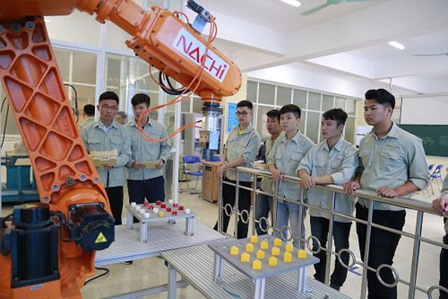 Sinh viên Đại học Công nghiệp Hà Nội thực hành trong xưởng của trường.Ảnh. Dương Tâm