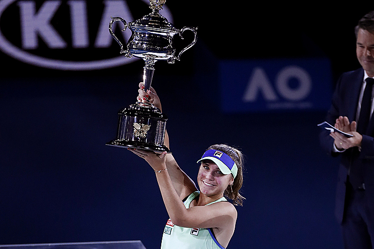 Kenin theo bước thần tượng Sharapova vô địch Australia Mở rộng. Ảnh: WH.