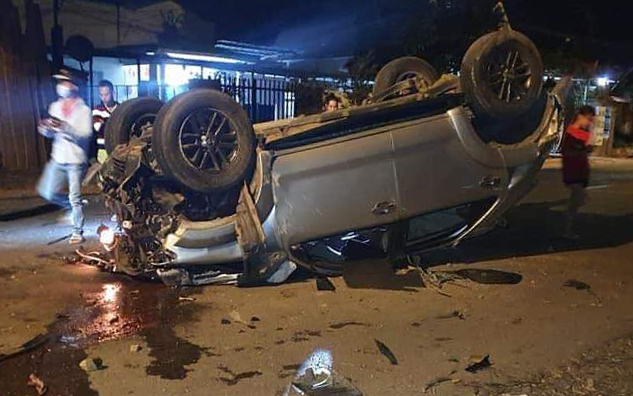 Chiếc ôtô bị nạn. Ảnh: Hắc Minh.