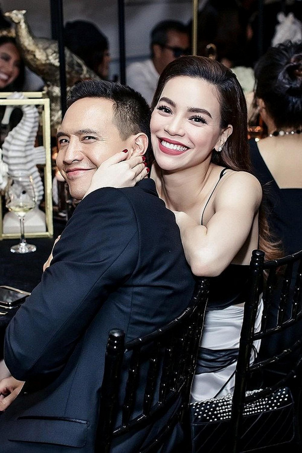 Nín thở với loạt nụ hôn, cảnh nóng của Hồ Ngọc Hà - Kim Lý