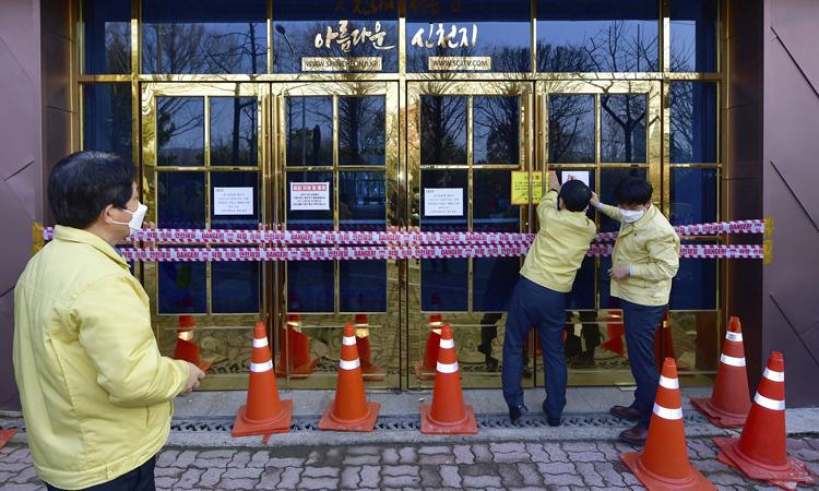 Chi nhánh của giáo phái Tân Thiên Địa ở thành phố Gwangju bị đóng cửa hôm 27/2. Ảnh: AP.
