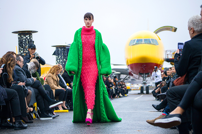 Jessica Minh Anh catwalk trên đường băng