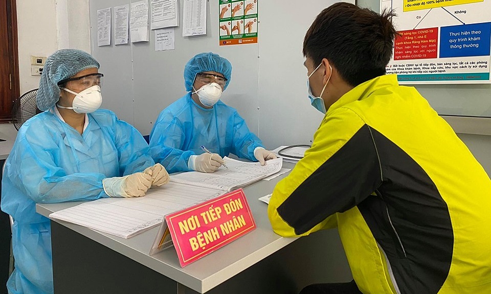 Phòng khám sàng lọc bệnh nhân Covid-19 tại bệnh viện Hà Đông, Hà Nội. Ảnh: Thuỳ An.