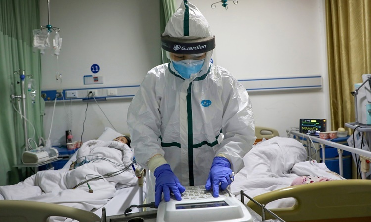 Một phòng cách ly bệnh nhân nCoV ở Vũ Hán, Trung Quốc. Ảnh: Reuters.
